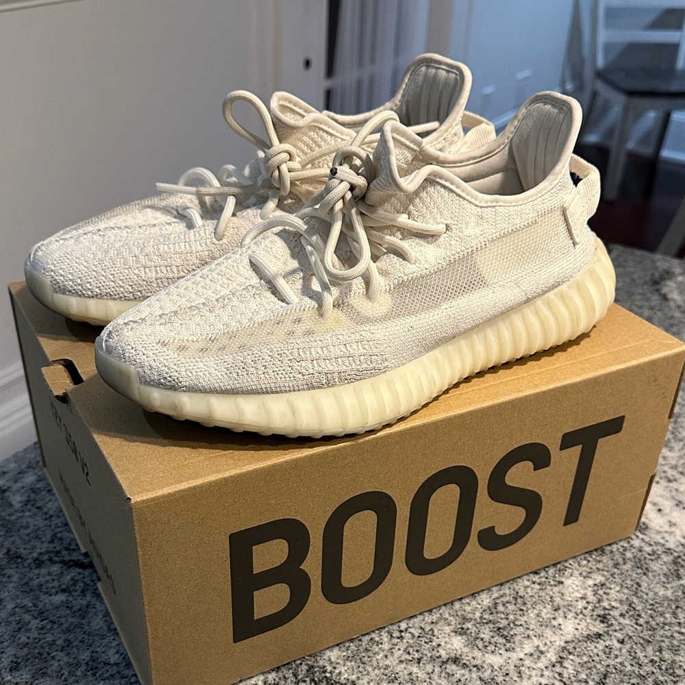 Yeezy Boost 350 V2 in Cream White